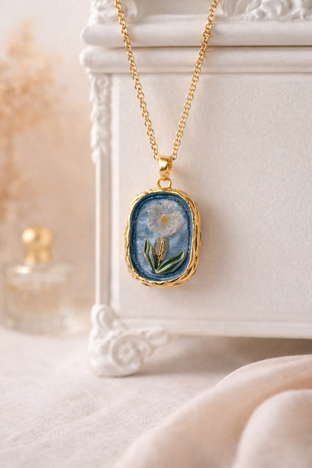 Handcrafted Floral Gold Pendant Necklace for Women – Elegant Aesthetic Jewelry